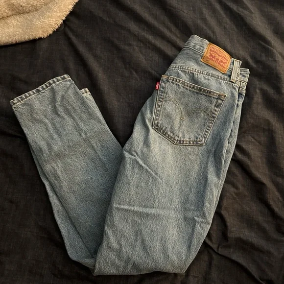 Levi's Light Blue Straight Leg Jeans - Picture 3 of 3
